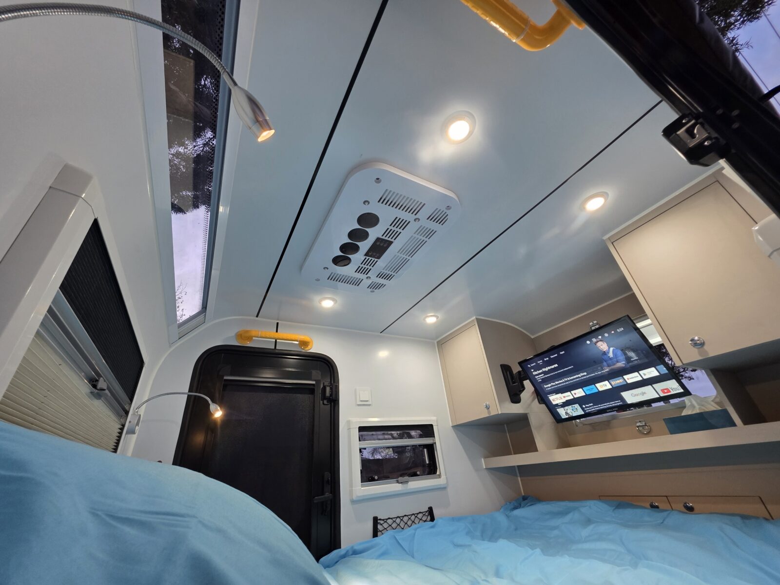 Aircon and swivel TV